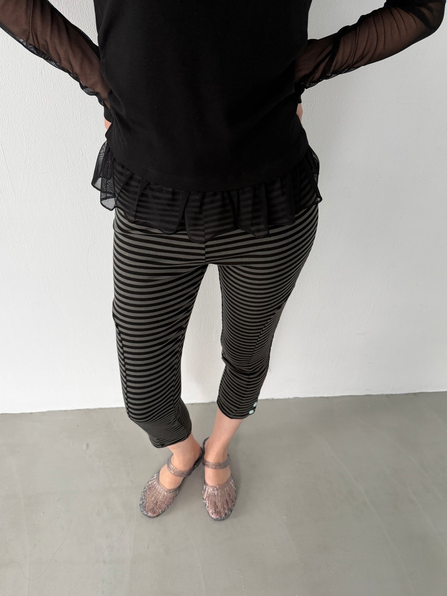 Button-up striped cropped trousers