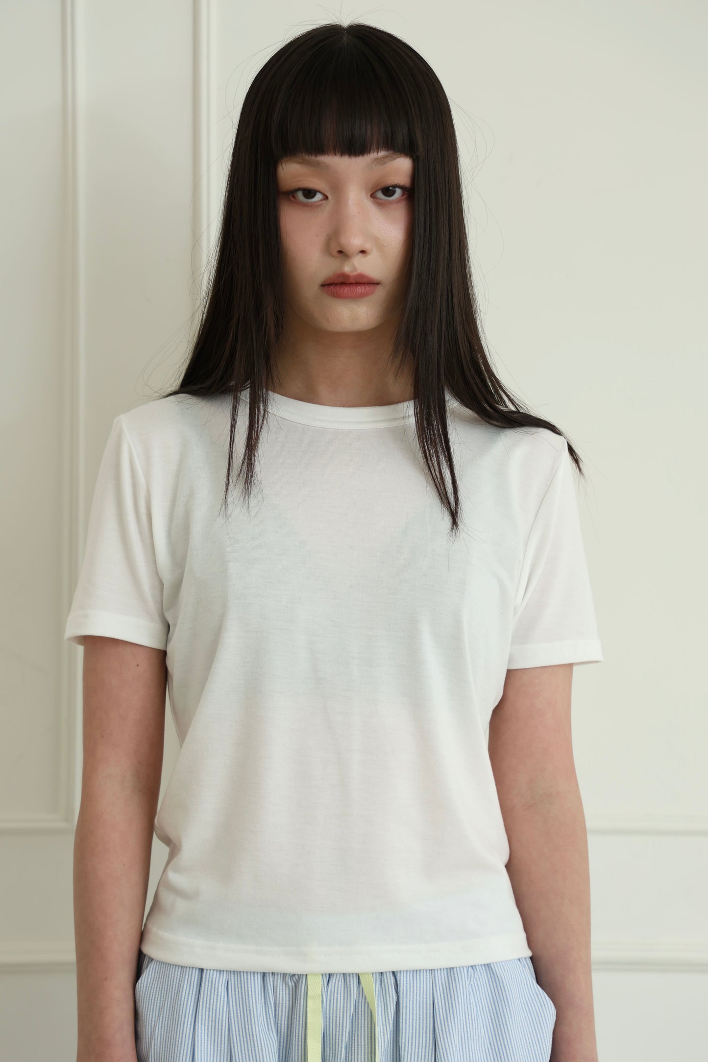 Basic skin-friendly short-sleeved top