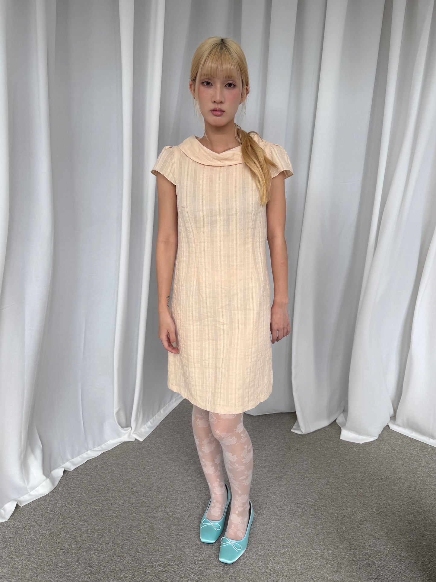 Lace-embossed collared dress