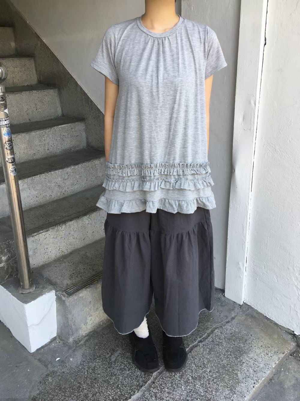 韓國製 下擺摺邊點點上衣