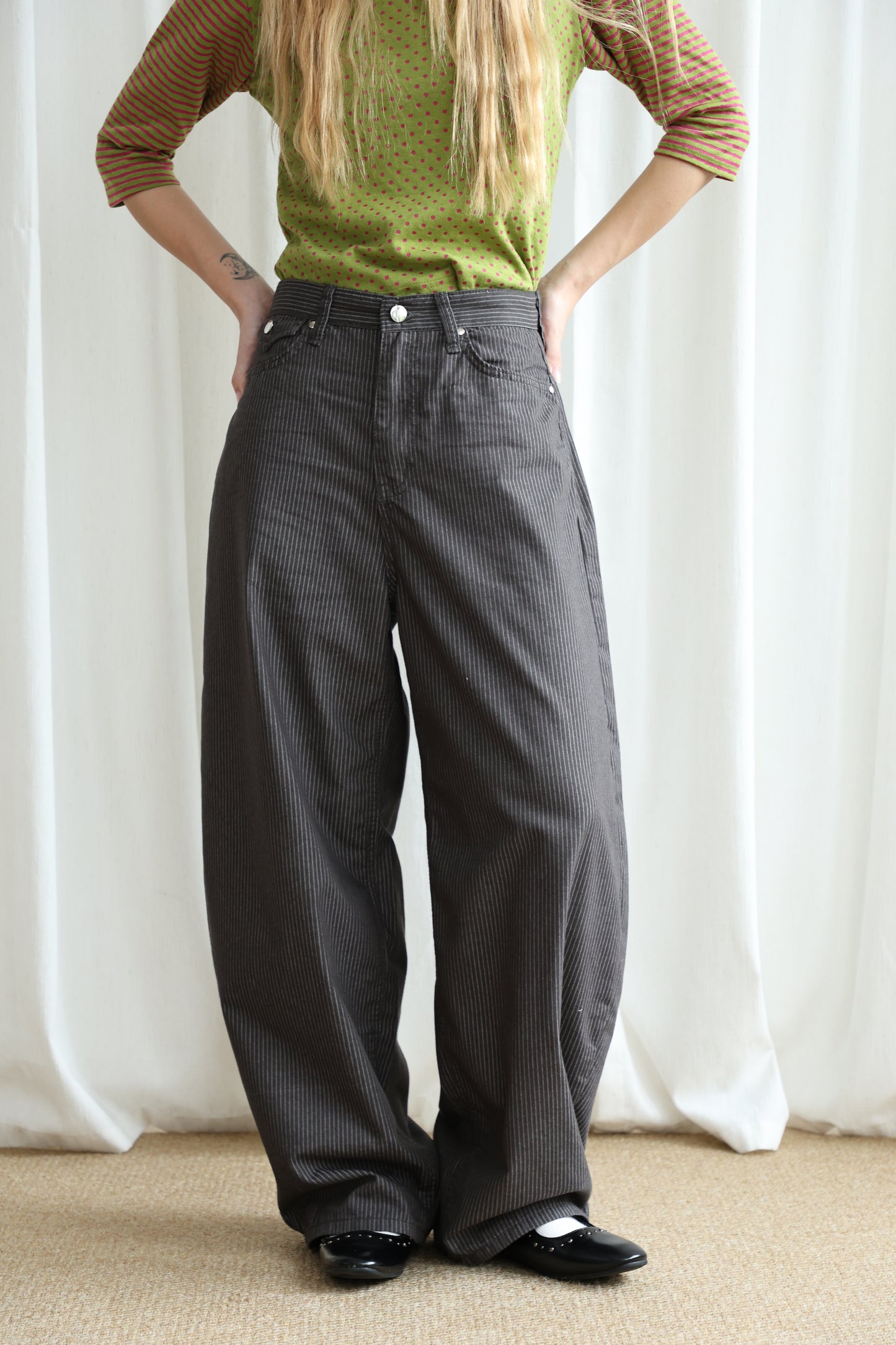 Thin straight stripe baggy pants