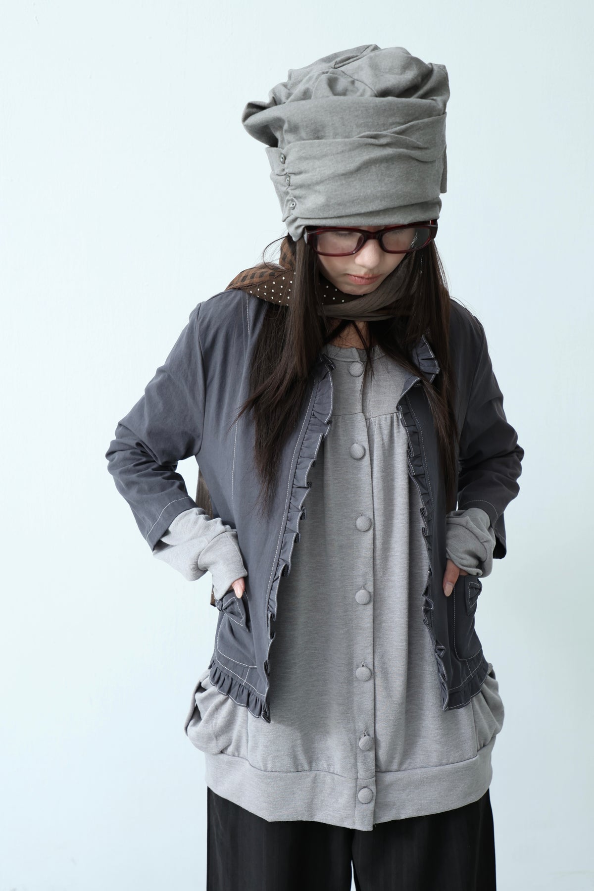 Open collar with bow and bow