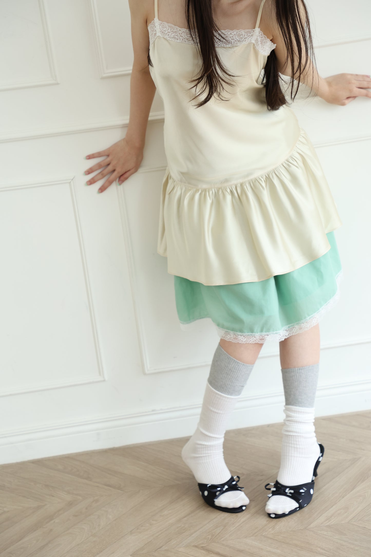Color-blocked knee socks