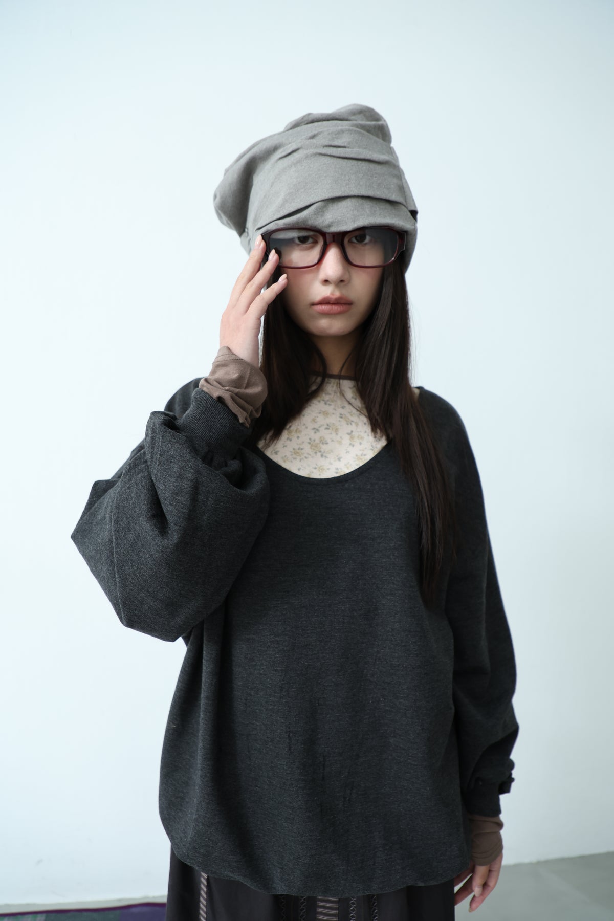U-neck loose sweatshirt