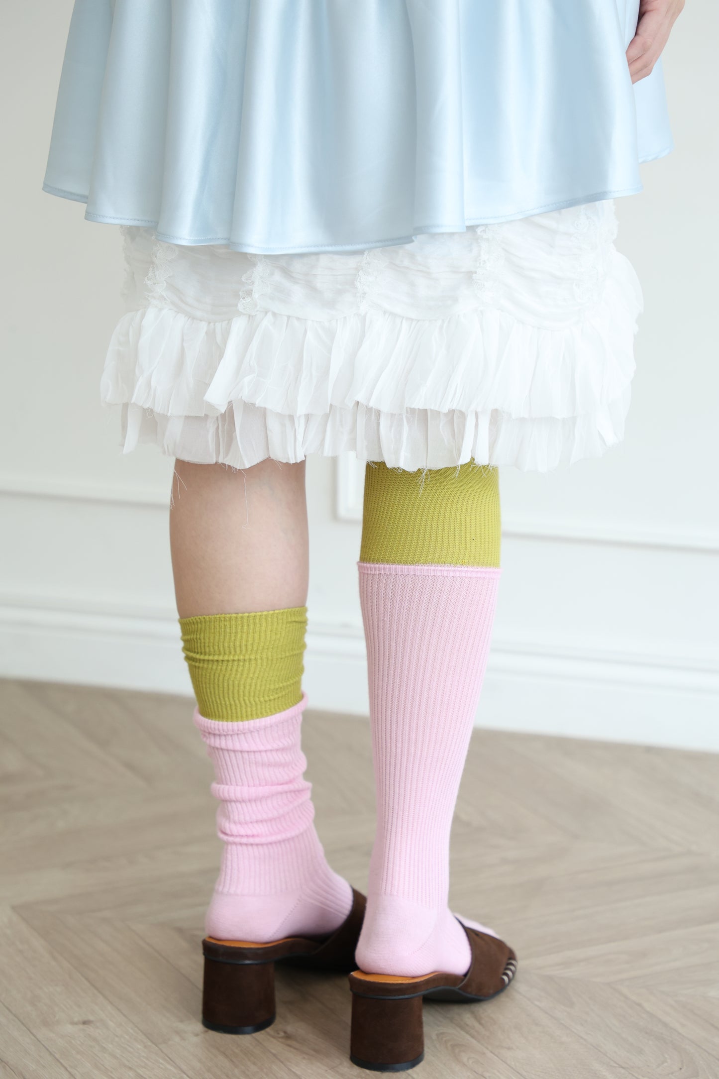 Color-blocked knee socks