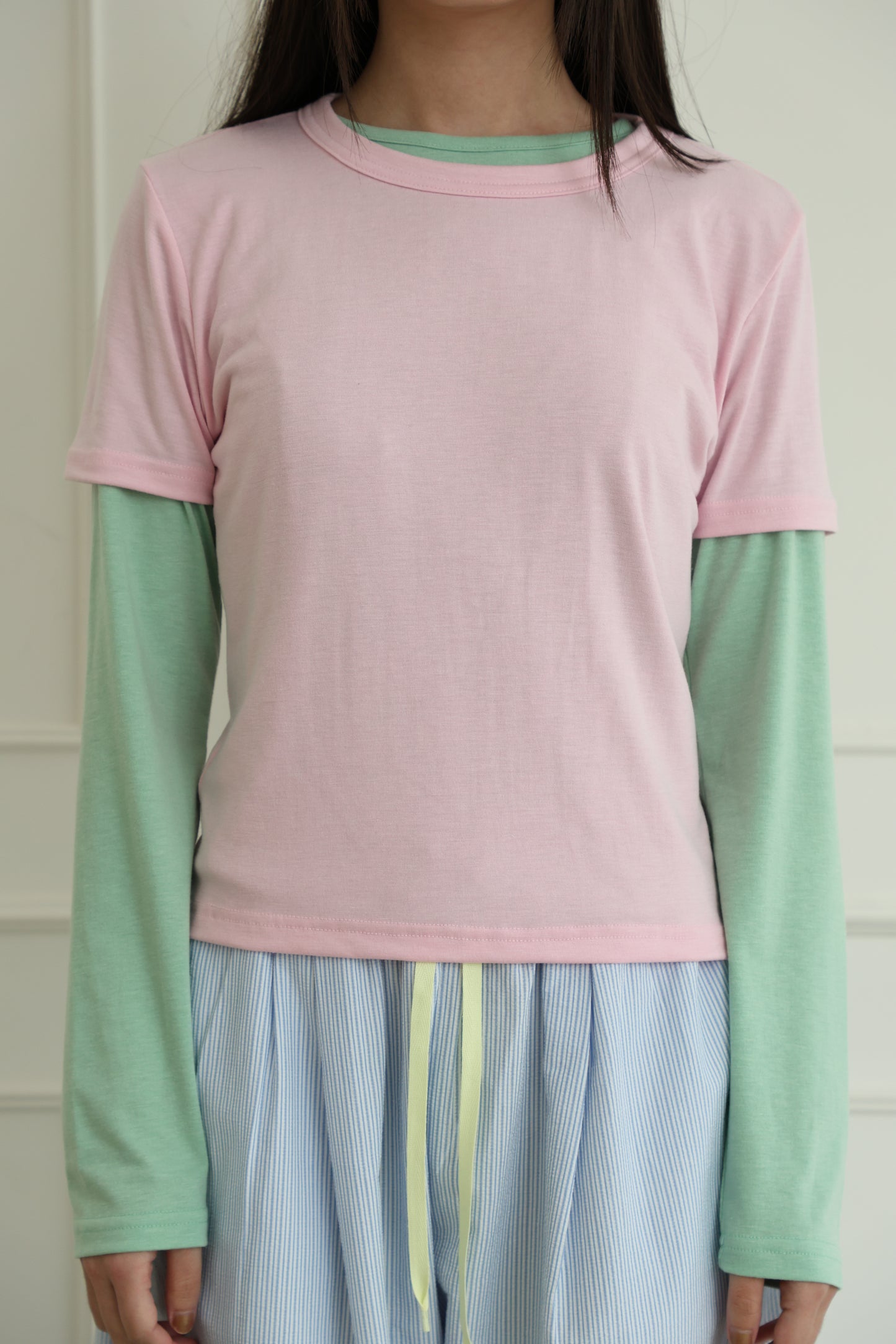 Basic skin-friendly short-sleeved top
