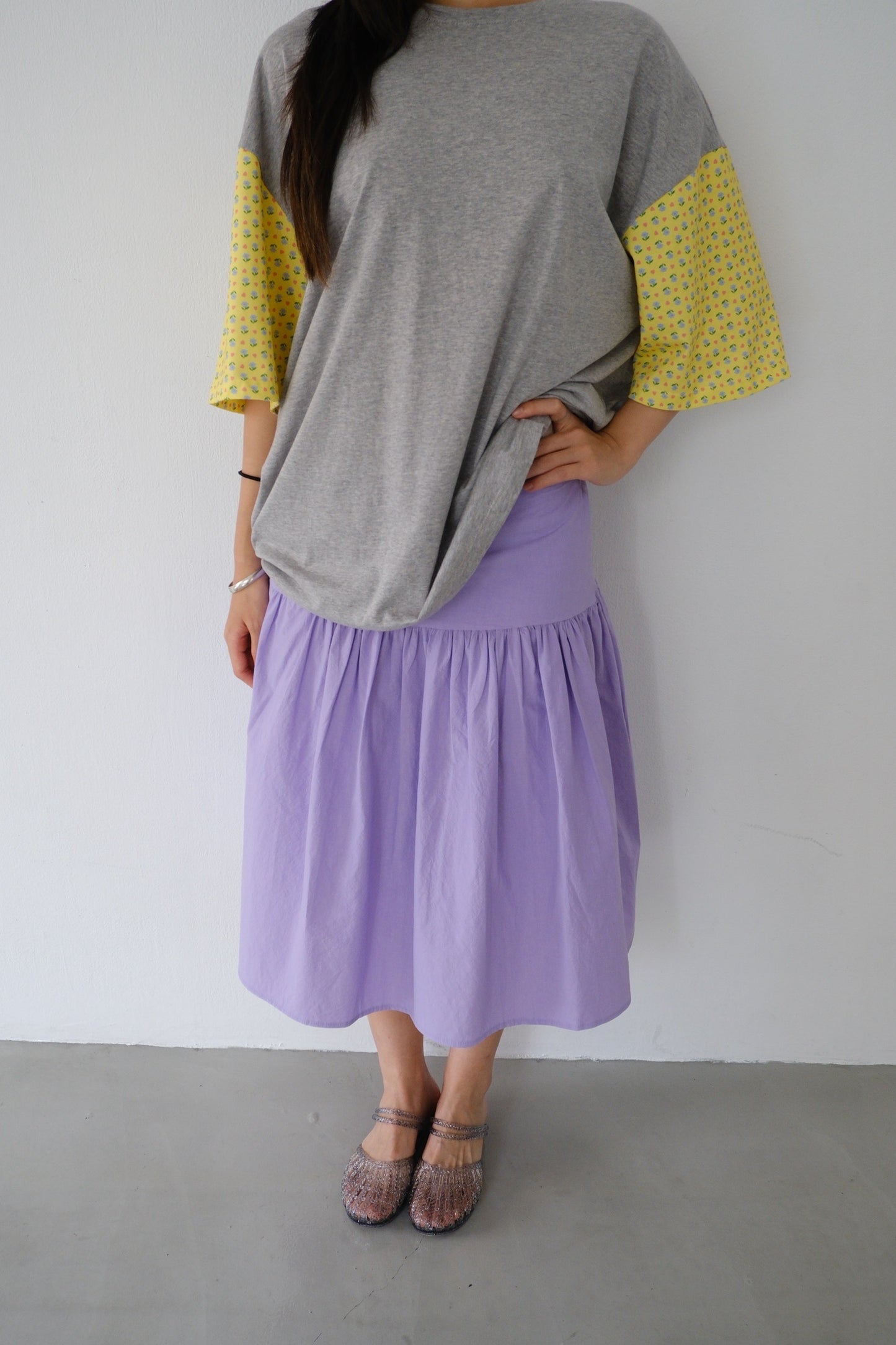 Loose-fitting floral patchwork sleeve top