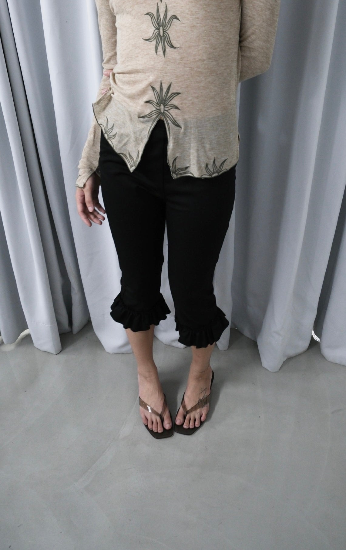 Frill Hem Knee-Length Leggings