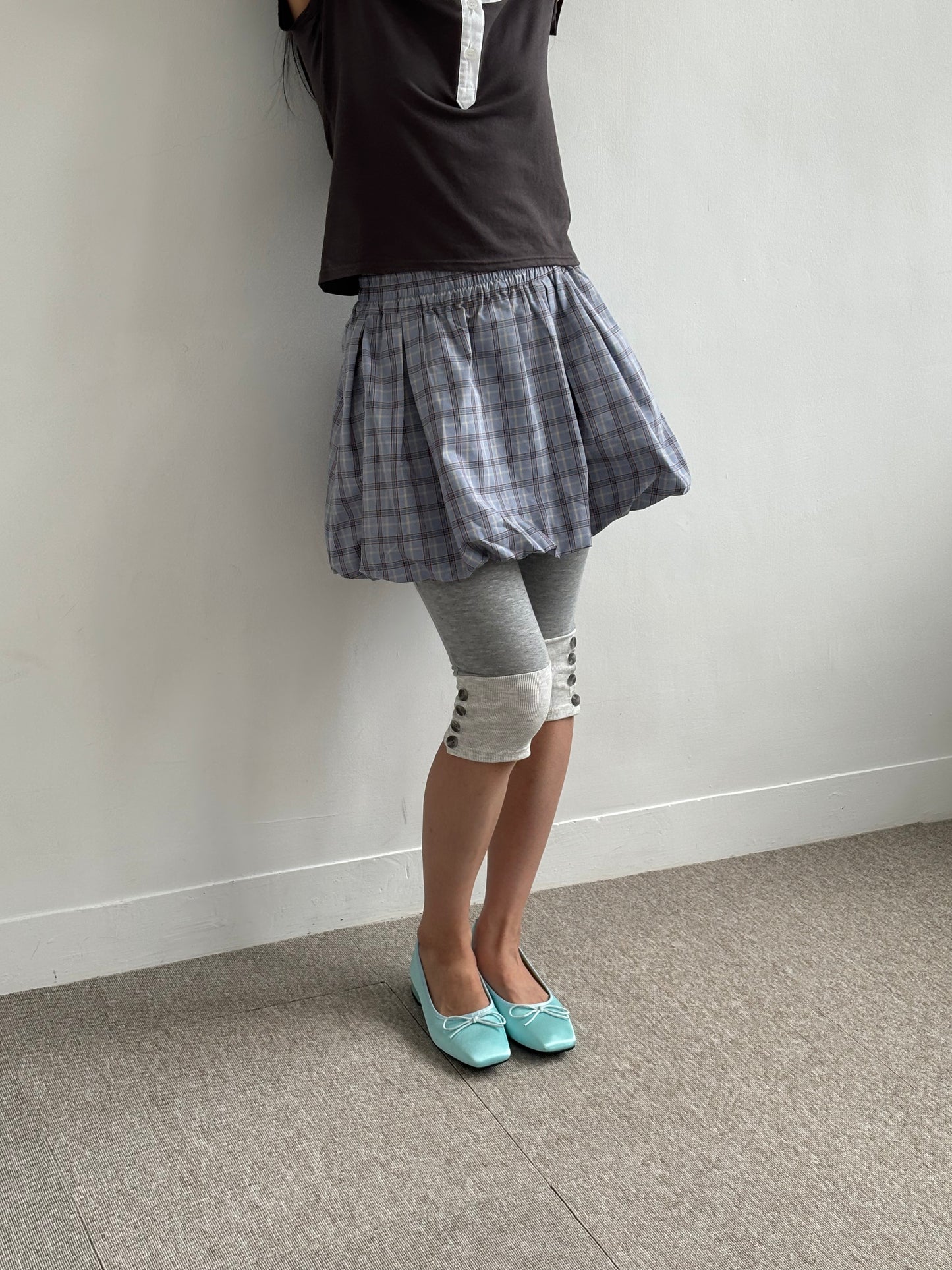 Button-Trim Capri Pants