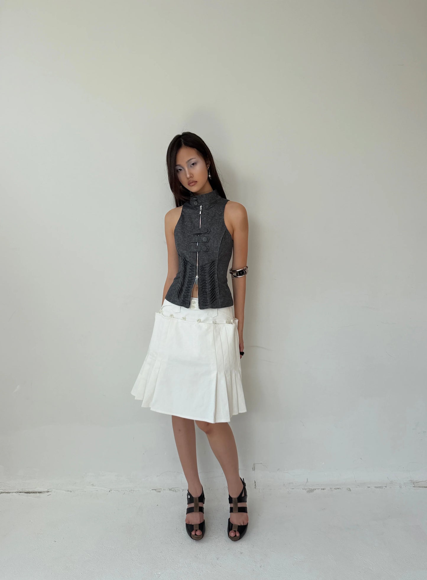 into.eight RELIEF TOP