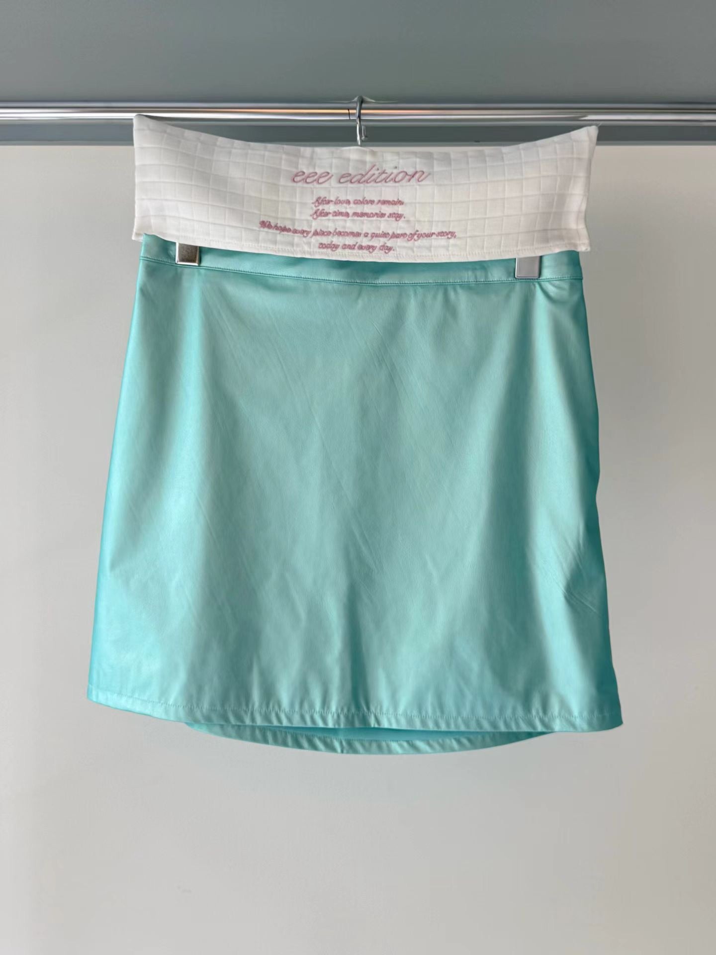 (8/31 收單） eee somebody pearl banding skirt