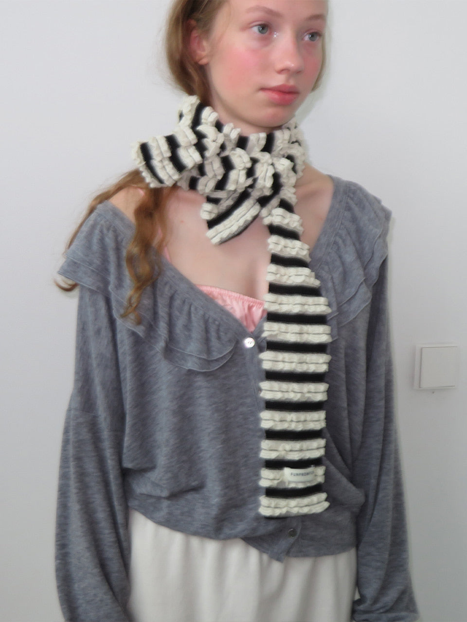 FUN FROM FUN FRILL STRIPE MUFFLER, CREAM