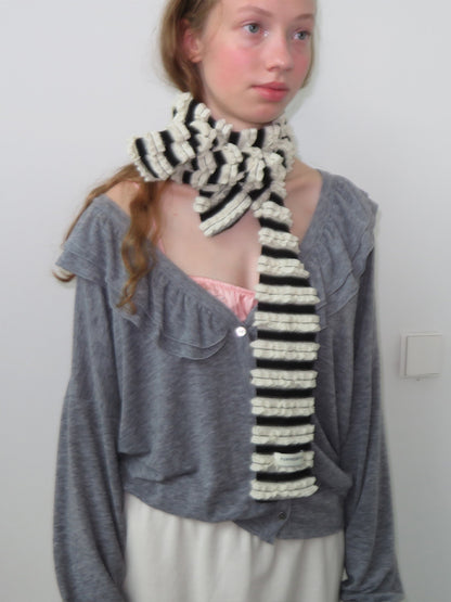 FUN FROM FUN FRILL STRIPE MUFFLER, CREAM