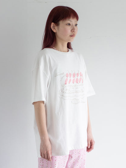 FUN FROM FUN Strawberry Cake Tee, White