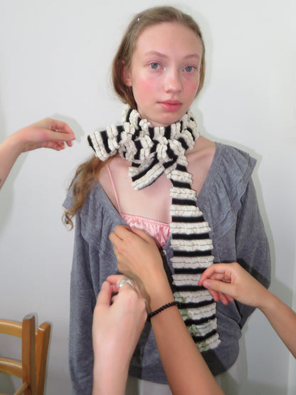FUN FROM FUN FRILL STRIPE MUFFLER, CREAM